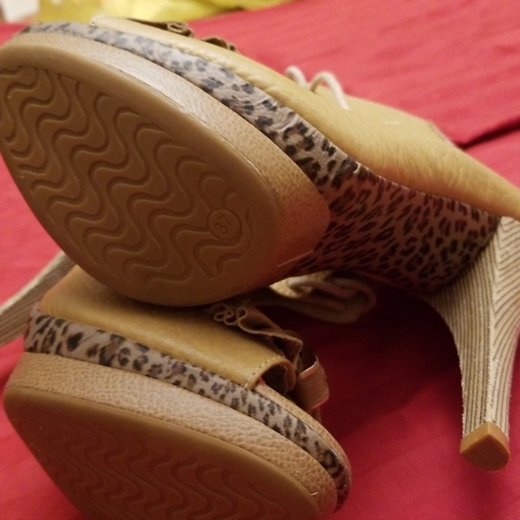 Brazilian tan shoes, new, 5 " heel, sz 7 (37) - Picture 6 of 6